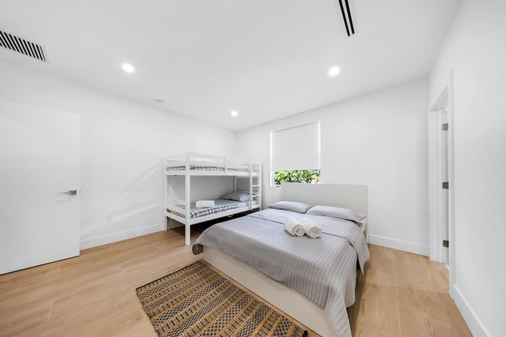 Pousada Up To 12 Guests! Modern Near Wynwood 29! Miami