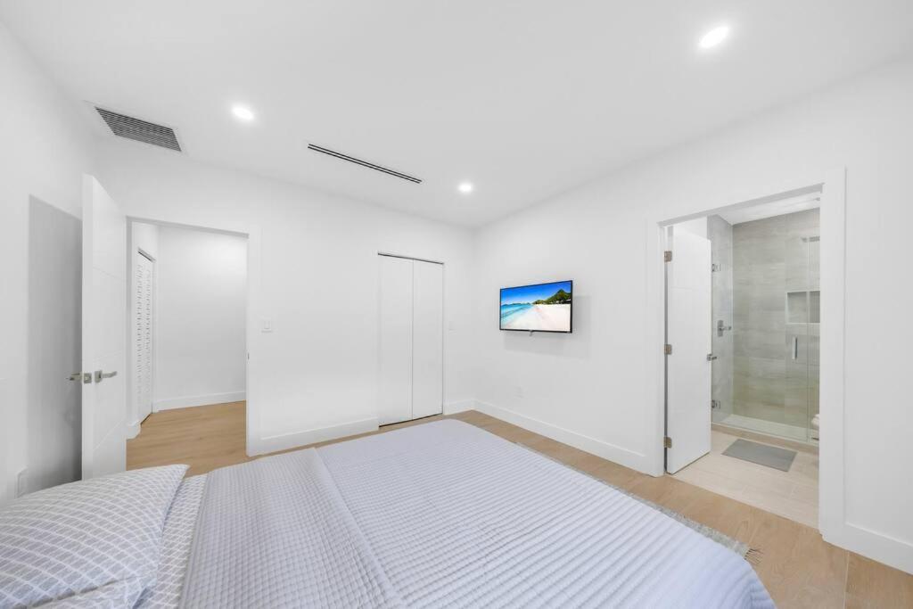 Pousada Up To 12 Guests! Modern Near Wynwood 29! Miami