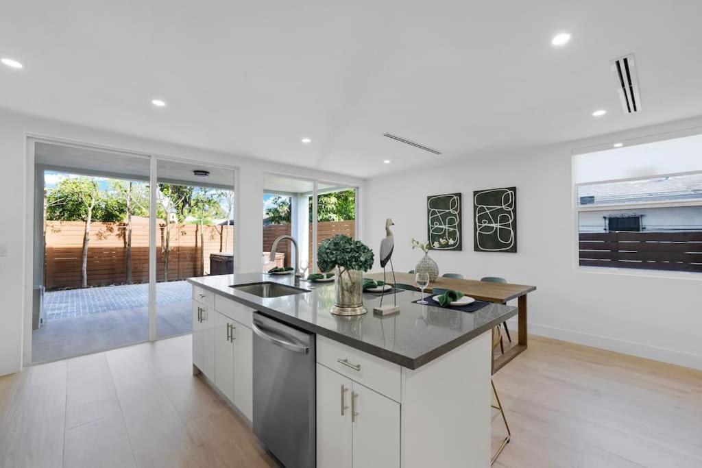 Pousada Up To 12 Guests! Modern Near Wynwood 29!